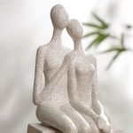 Figura Decorativa de Pareja Sentada.