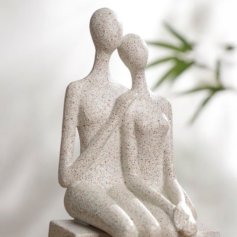 Figura Decorativa de Pareja Sentada.