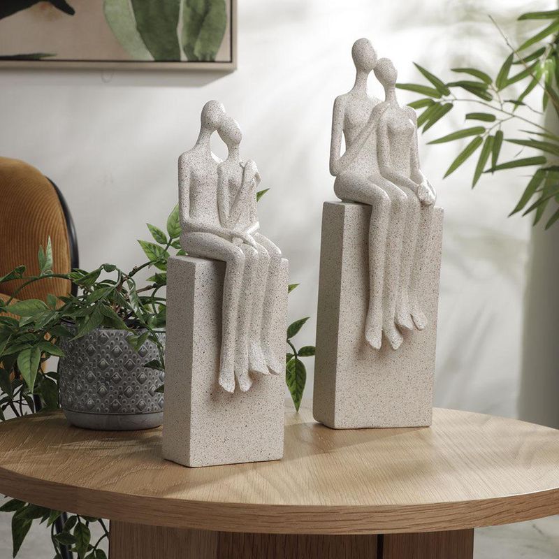Figura Decorativa de Pareja Sentada