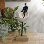 Figura Decorativa Negra 7x5x21.8 Cm