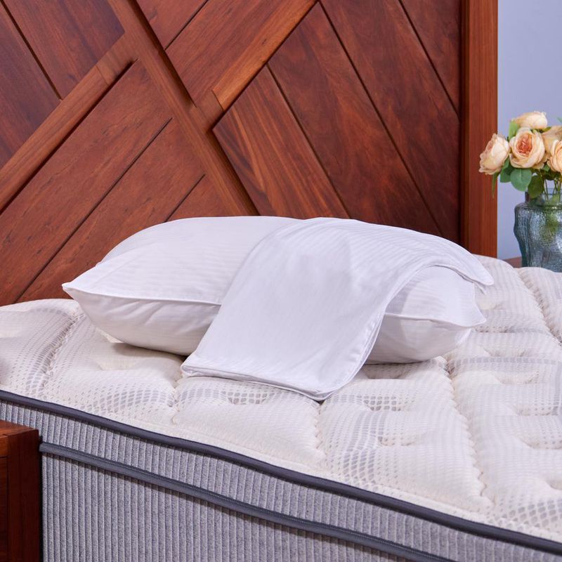 Set Sobrefundas Estándar Stripe Piping Blanco 2 Pzas