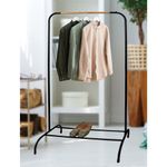 Colgador de Ropa Metálico con Barra de Madera