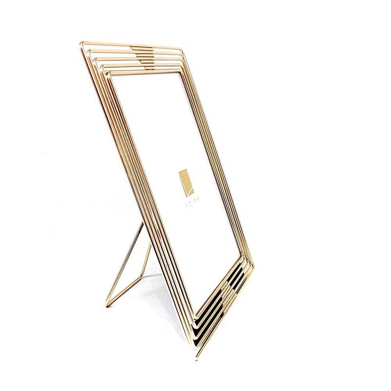 Marco Decorativo Rectangular Metálico con Diseño de Líneas