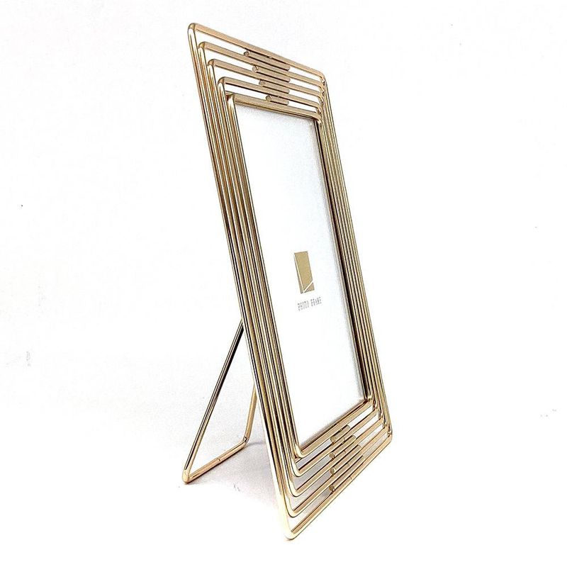 Marco Decorativo Rectangular Metálico con Diseño de Líneas