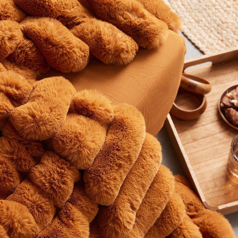 Throw Ribbed Caramelo Cinnamon