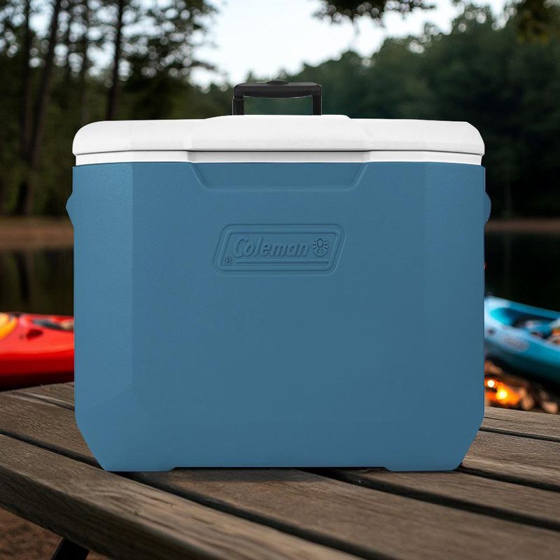 Hielera con Rodos Azul 56.78 L