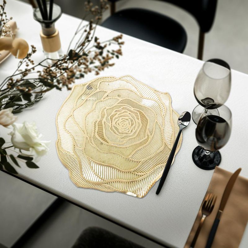 Individual Decorativo en Forma de Rosa Dorado