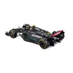 Réplica a Escala 1:24 del Mercedes-AMG W14 de Lewis Hamilton con Casco