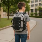 Mochila-Resistente-y-Moderna-Gris-y-Negro