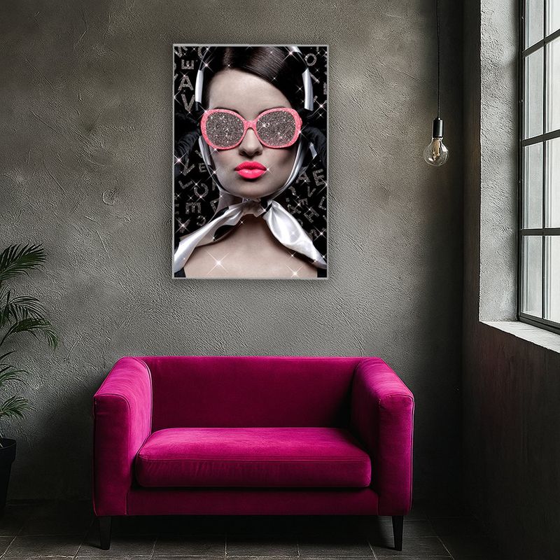 Cuadro Mujer con Lentes Brillantes con Marco