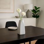 Florero-de-Ceramica-Blanco-Angular-y-Acabado-Brillante