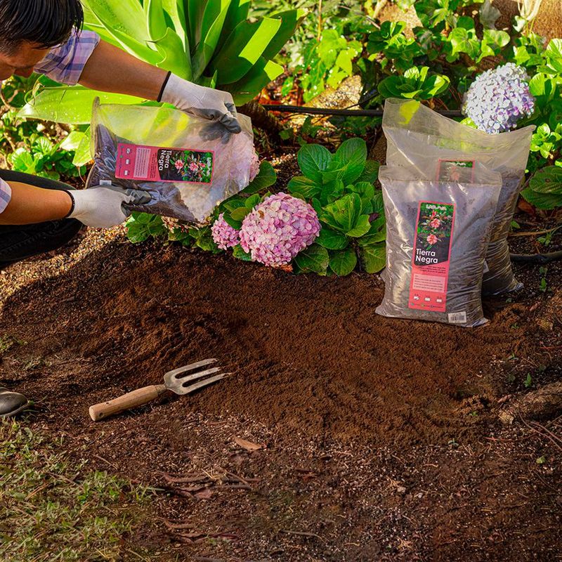 Tierra Negra para Jardin 8 Lb