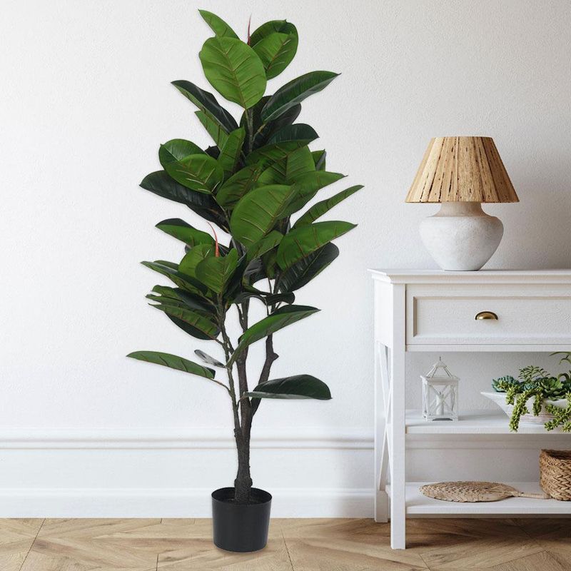 Planta-Alta-de-Hojas-Verdes-con-Pote