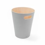Papelero Woodrow Gris Claro Y Madera Natural - Umbra