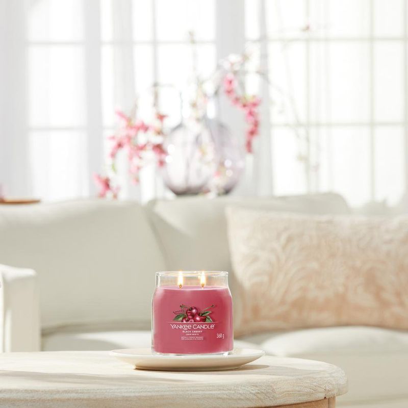 Vela En Frasco Mediano Black Cherry 368 G - Yankee Candle