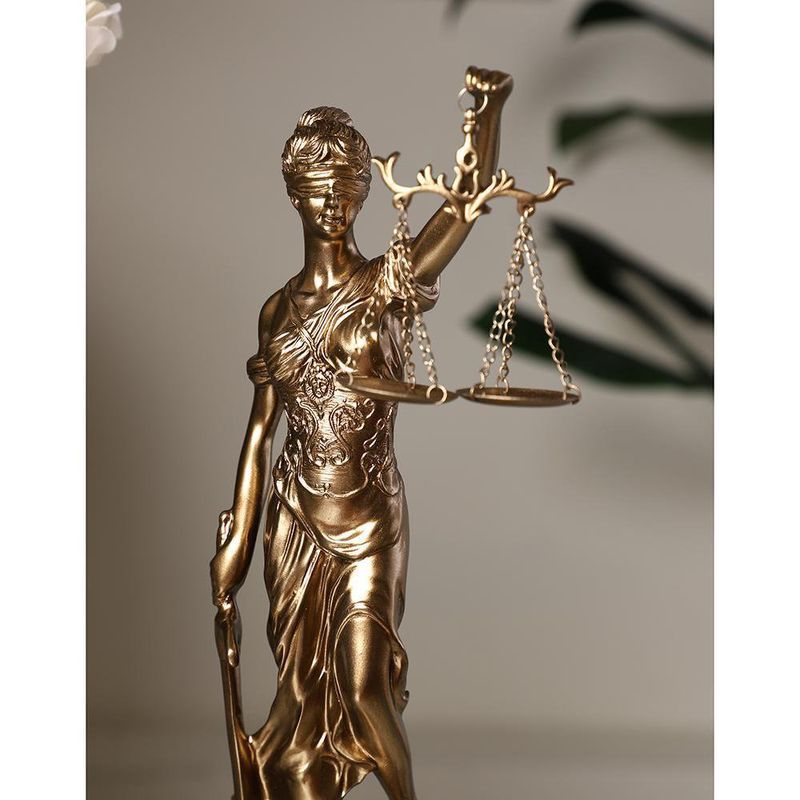 Dama De La Justicia Color Bronce 13x14x36 Cm - Concepts