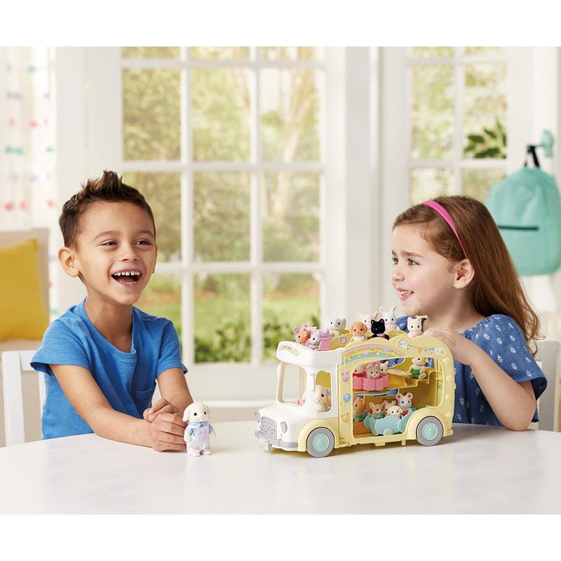 Set de Juego Bus Guardería Diversión Arcoíris - Sylvanian Families