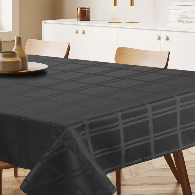 Mantel con Relieve Negro de 150X210 Cm - Viva