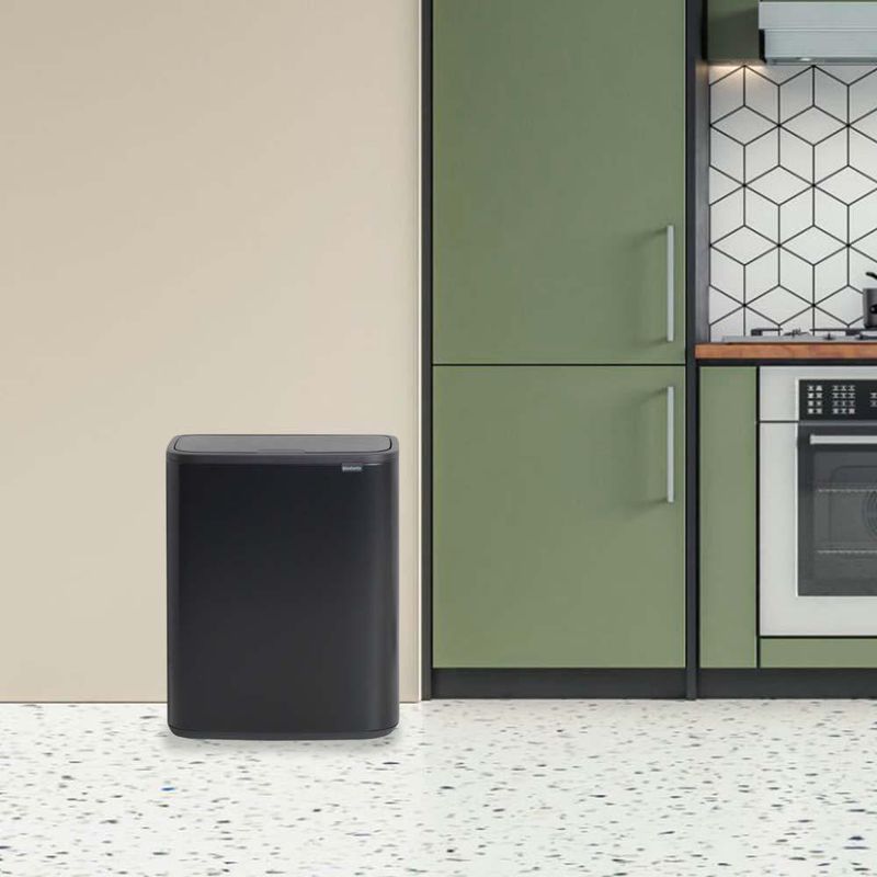 Basurero Cuadrado Táctil Negro 60 L - Brabantia