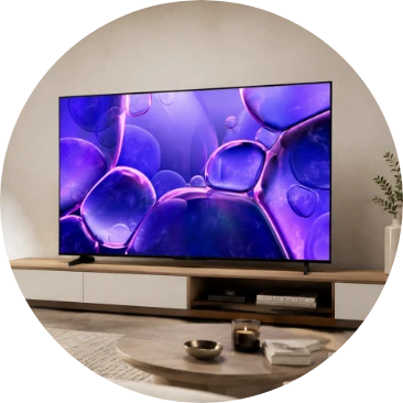 Televisor de pantalla plana en sala moderna para ver películas, series y deportes en casa.