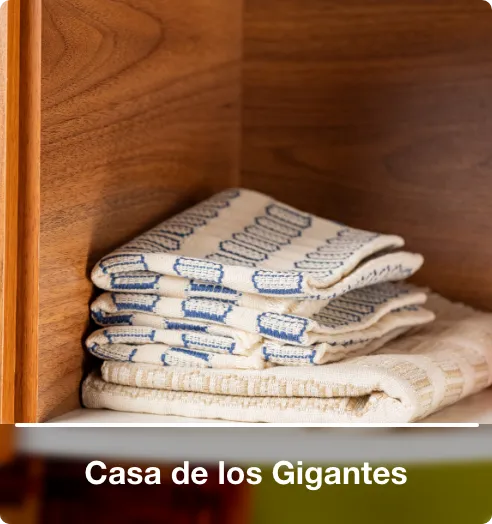 Textiles Casa de los Gigantes con diseños artesanales para decorar y complementar el hogar.