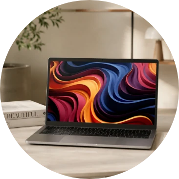 Laptop sobre escritorio moderno ideal para trabajo, estudio y entretenimiento digital.