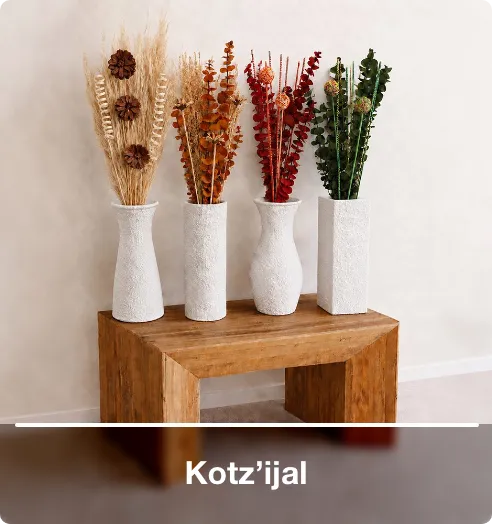 Flores decorativas Kotz’ijal con diseños artesanales para dar un toque natural al hogar.