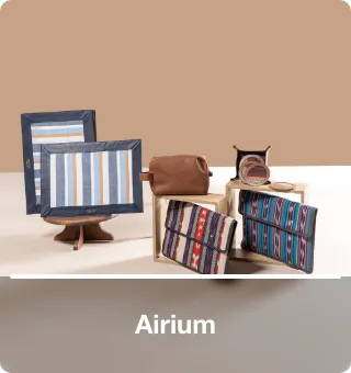 Accesorios textiles Airium con bolsos y artículos tejidos de inspiración guatemalteca.